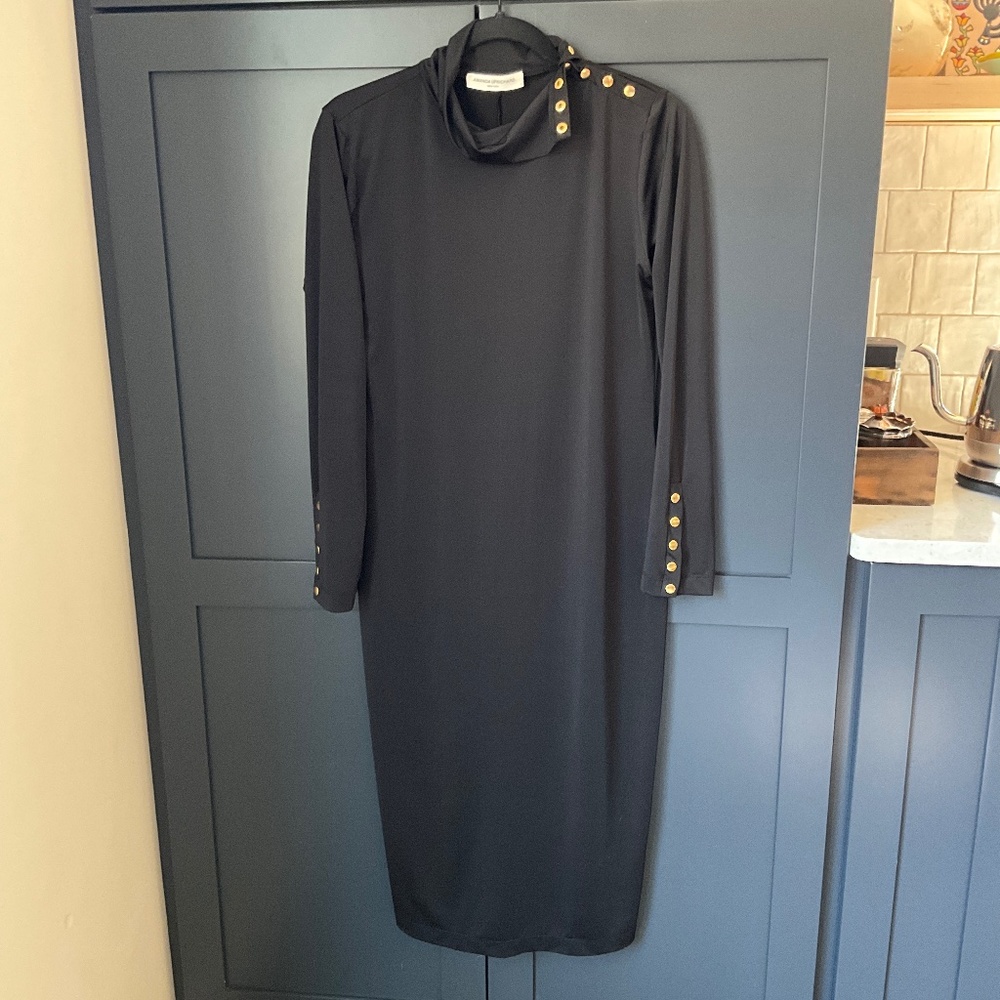 AMANDA UPRICHARD Black Midi, mock-neck, gold snaps, forgiving Size L